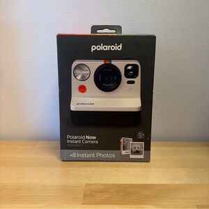 Polaroid Now Instant Camera Gen 2 White +8 Instant Photos Bundle BRAND NEW